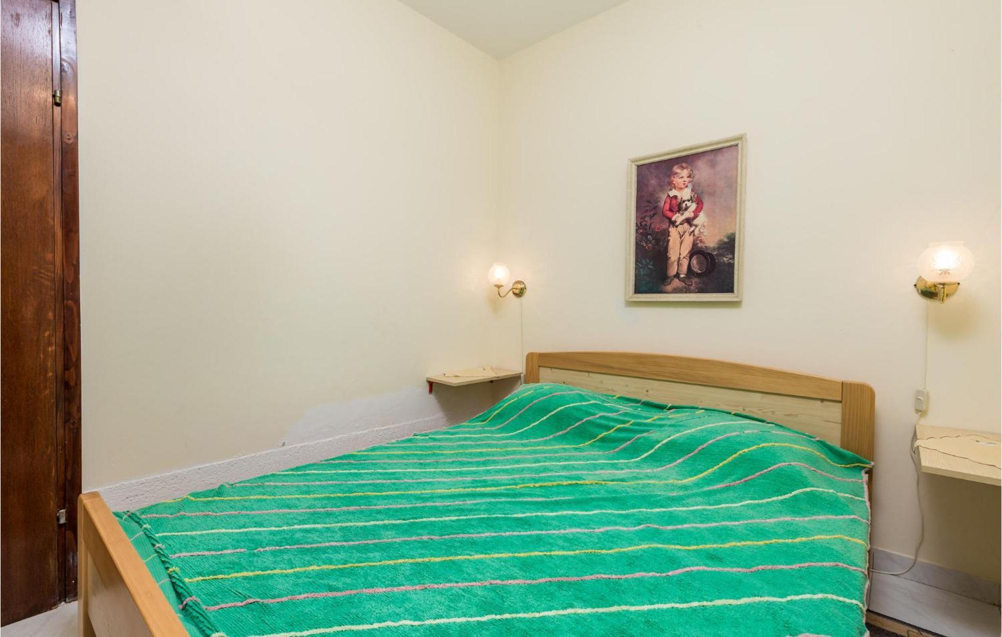 2 Bedroom Nice Apartment In Jablanac Bagian luar foto