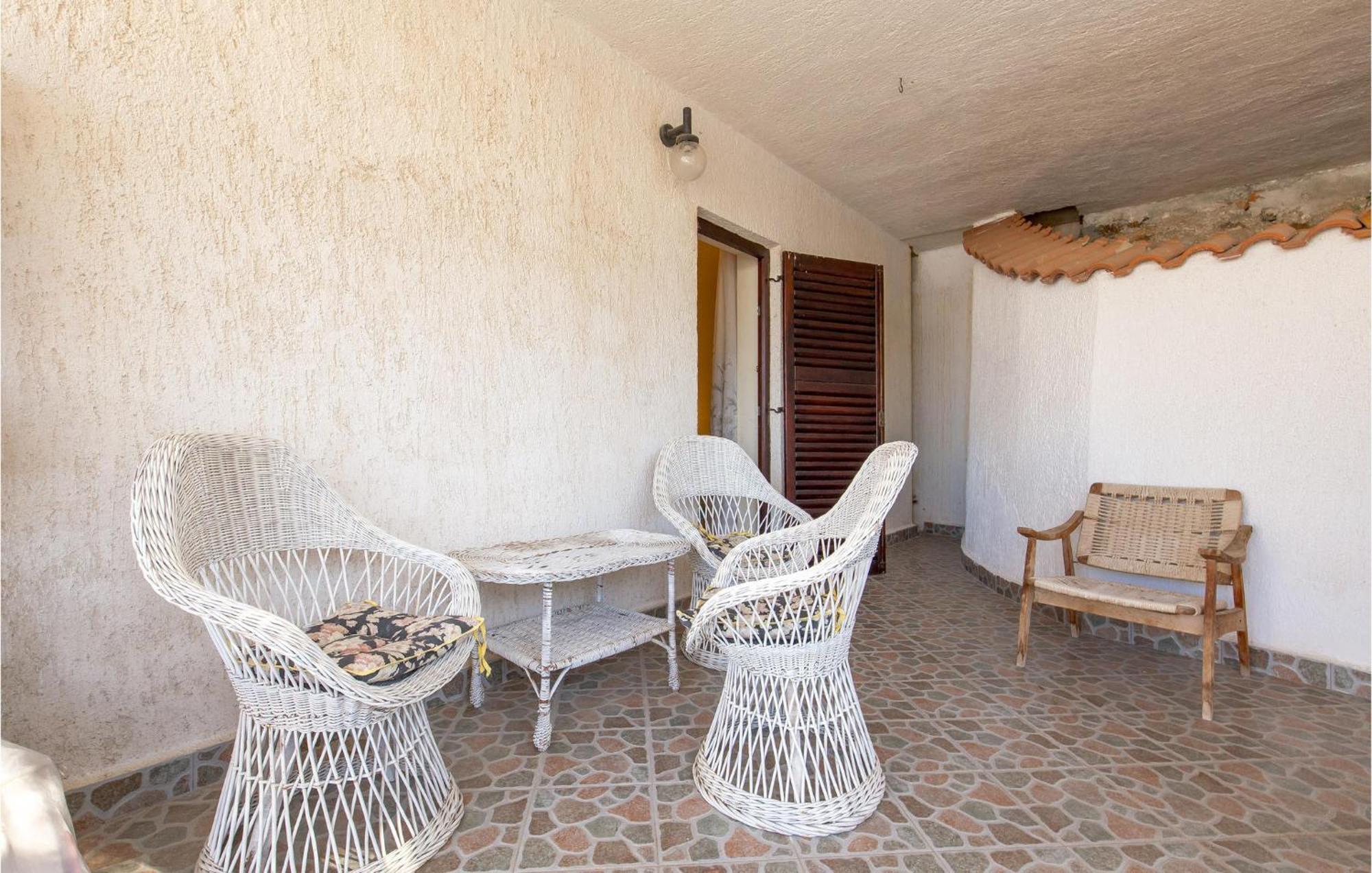 2 Bedroom Nice Apartment In Jablanac Bagian luar foto