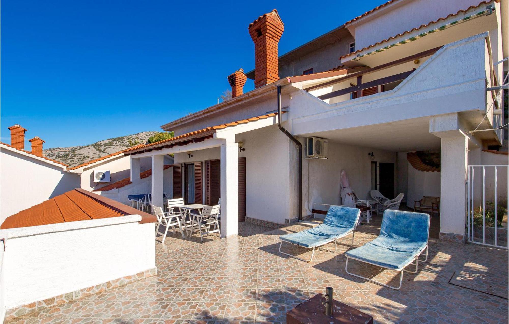 2 Bedroom Nice Apartment In Jablanac Bagian luar foto